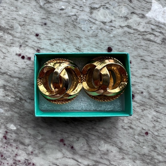 Vintage Chanel Earrings - Picture 2 of 3